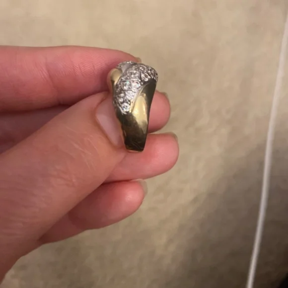 Gold ring - Picture 2 of 5